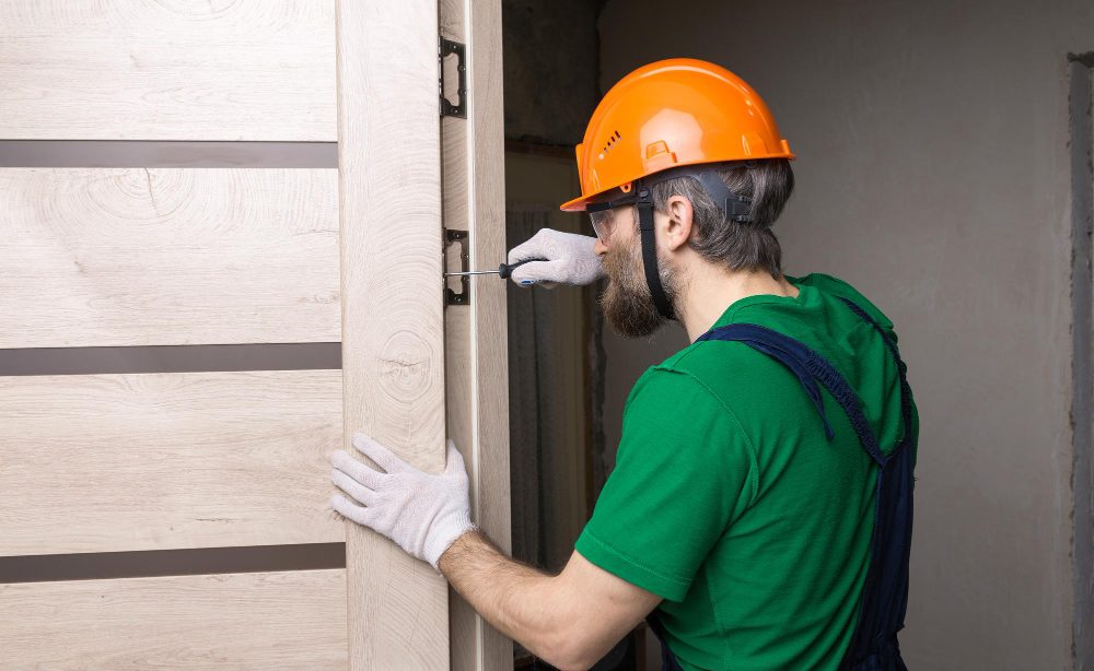 méthode simple et efficace pour Rénover une porte intérieur sans enlever le bâti