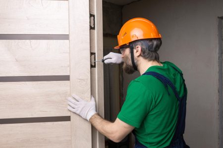 méthode simple et efficace pour Rénover une porte intérieur sans enlever le bâti